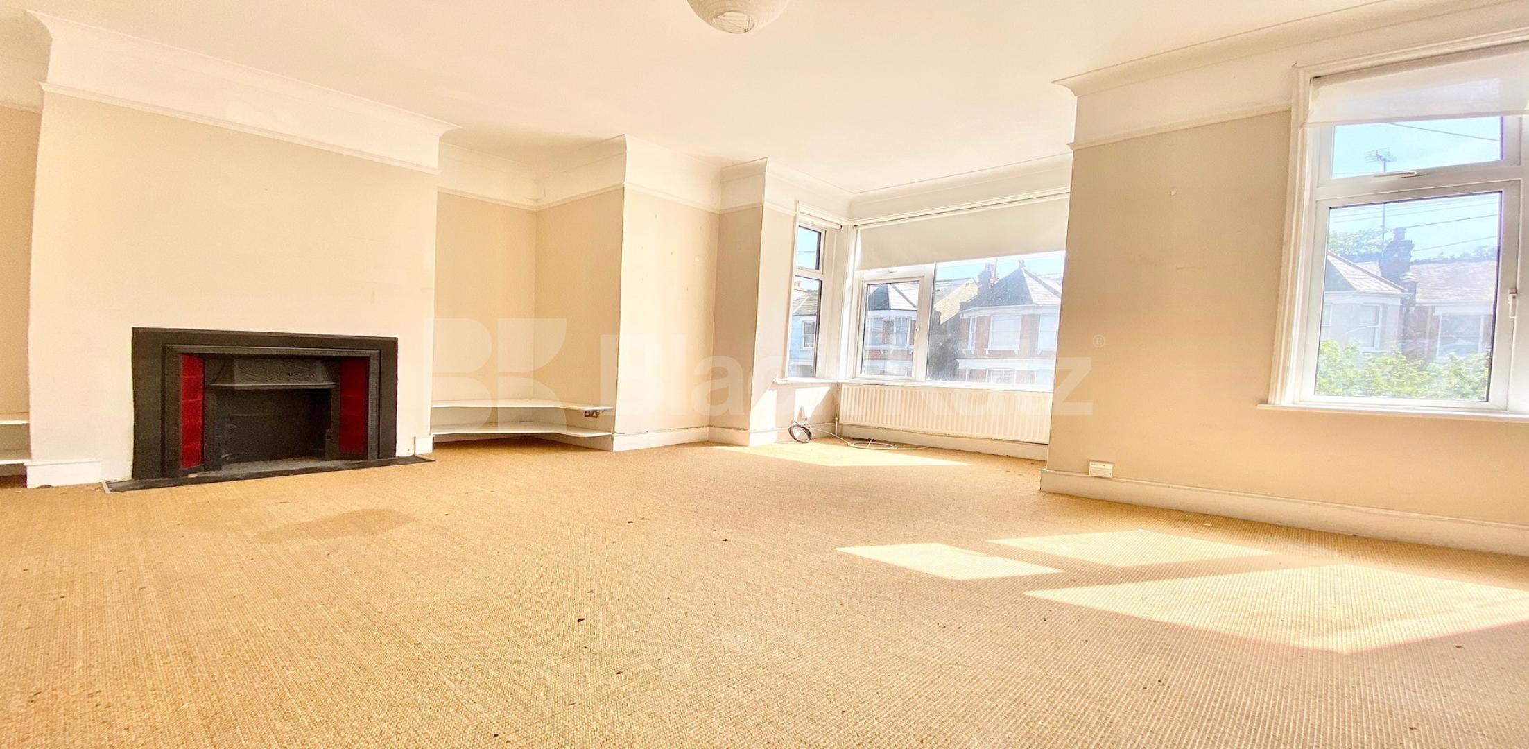 			VIRTUAL TOUR AVAILABLE!, 2 Bedroom, 1 bath, 1 reception Flat			 Barnard Hill, Muswell Hill